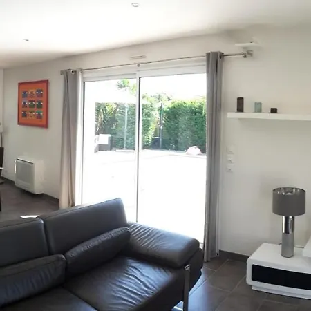 Elegant 150 M2 With Garden-Terrace And Pool *