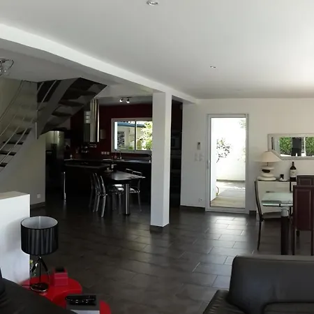Elegant 150 M2 With Garden-Terrace And Pool Дом отдыха Бейонн