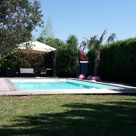 Дом отдыха Elegant 150 M2 With Garden-Terrace And Pool *